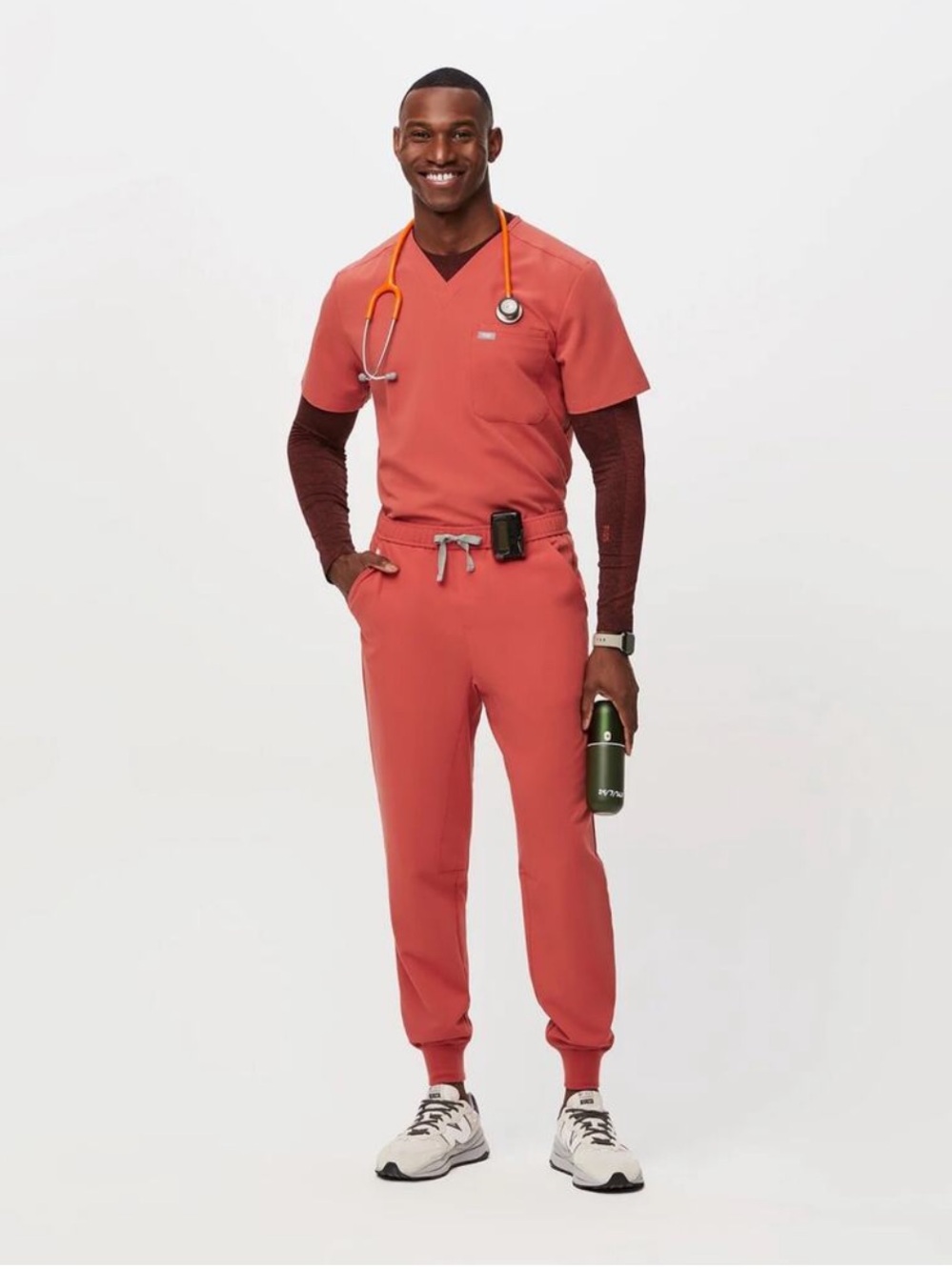 Figs men’s tansen jogger scrub pants in clay